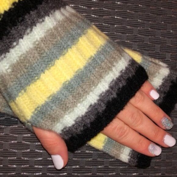 NWOT Free People Fingerless Gloves - Picture 1 of 3